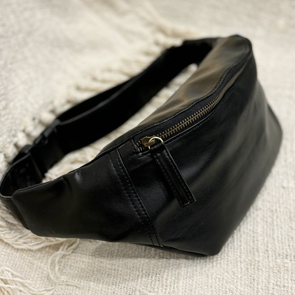 RILEY: Vegan Leather Clip Bag
