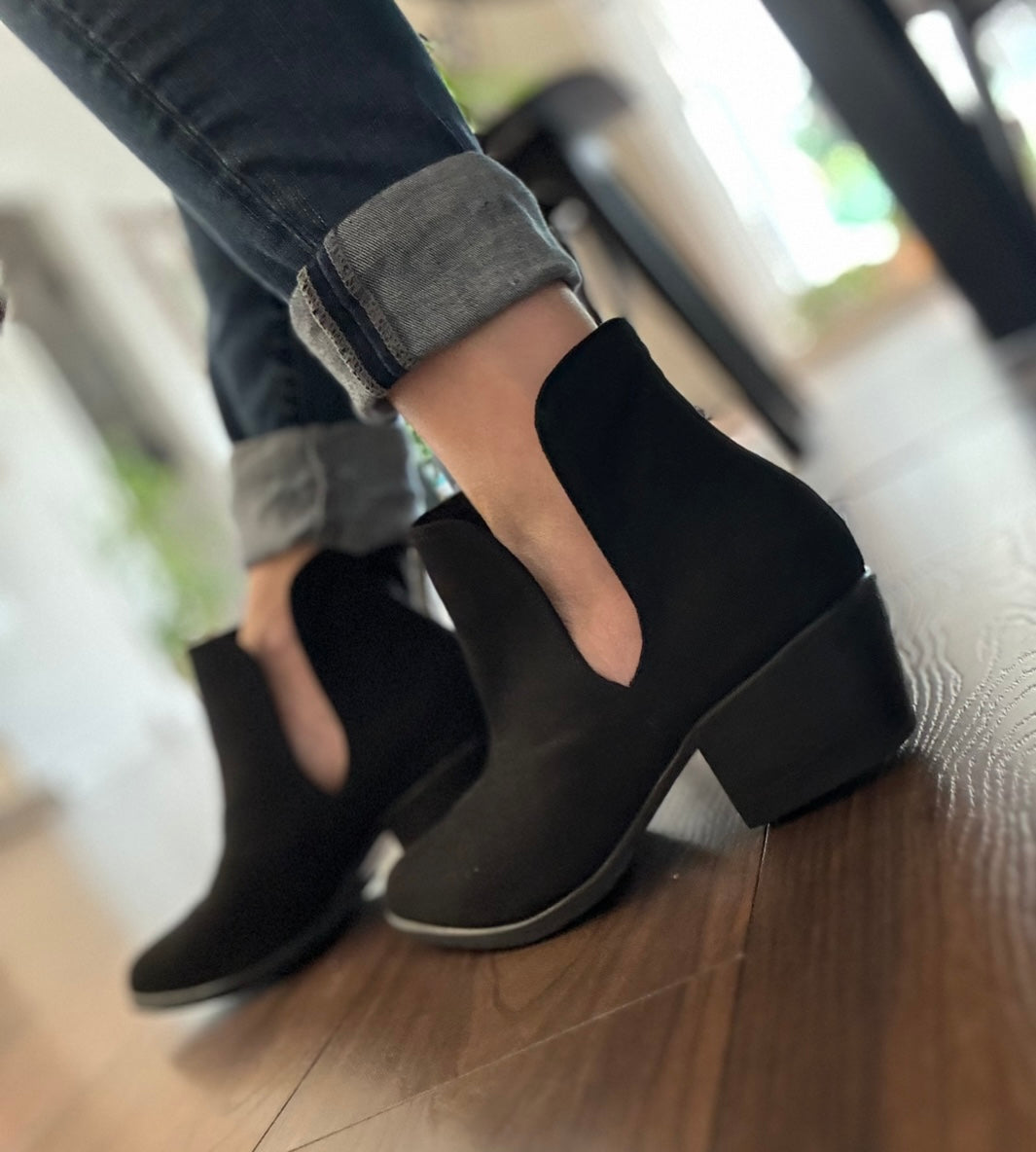 JENNA: Vegan Suede Boots fits sz: 38 |42