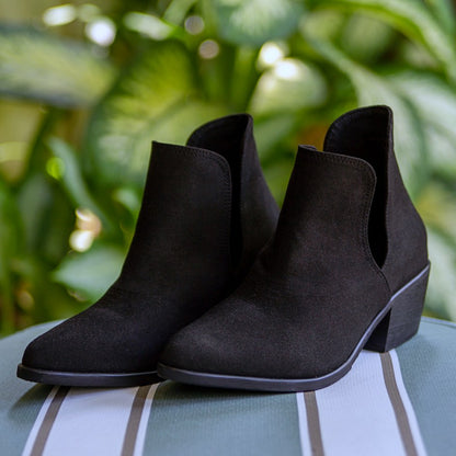 JENNA: Vegan Suede Boots Black