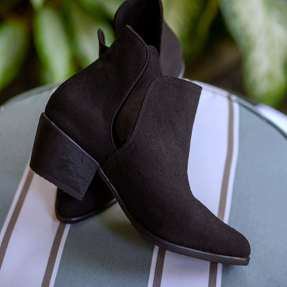 JENNA: Vegan Suede Boots Black