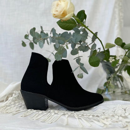 JENNA: Vegan Suede Boots fits sz: 38 |42