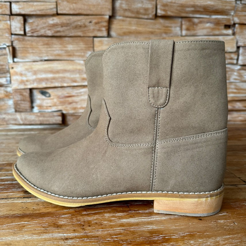 [Pre-order] EDEN: Vegan Suede Boots