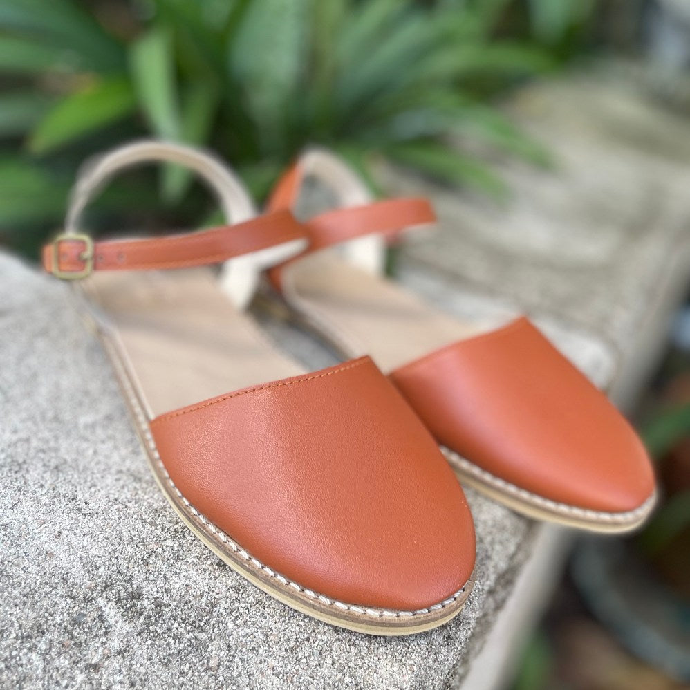 FLORA 2023: Vegan Leather Sandals Hazelnut Tan