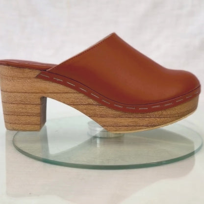 KAT: Vegan Leather Clogs Hazelnut Tan